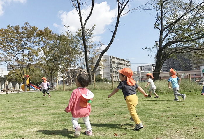 公園と園児